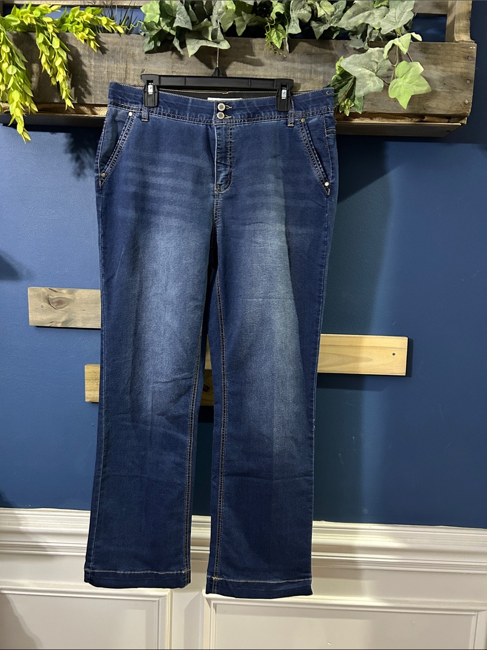 Women’s Curvy Wide Leg Jeans 12 EUC Lightweight